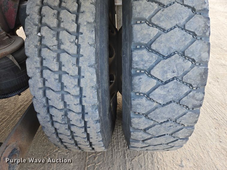 image for item DY1290 2012 Kenworth T800 semi truck