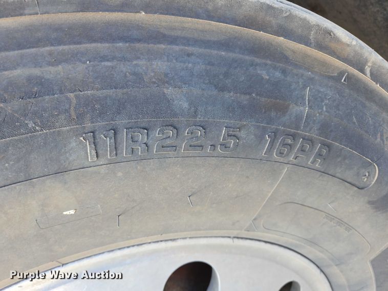 image for item DY1290 2012 Kenworth T800 semi truck