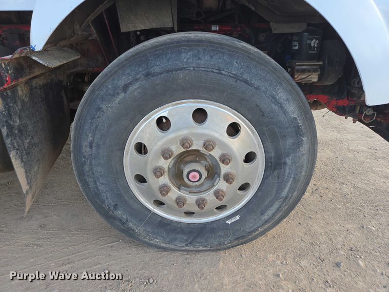 image for item DY1290 2012 Kenworth T800 semi truck