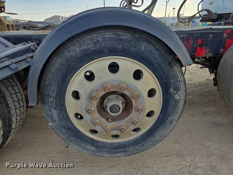 image for item DY1290 2012 Kenworth T800 semi truck