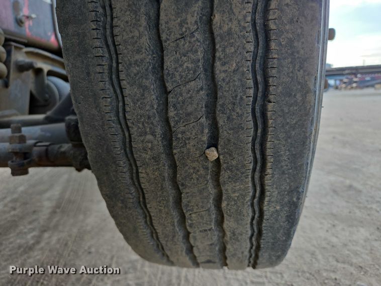 image for item DY1290 2012 Kenworth T800 semi truck