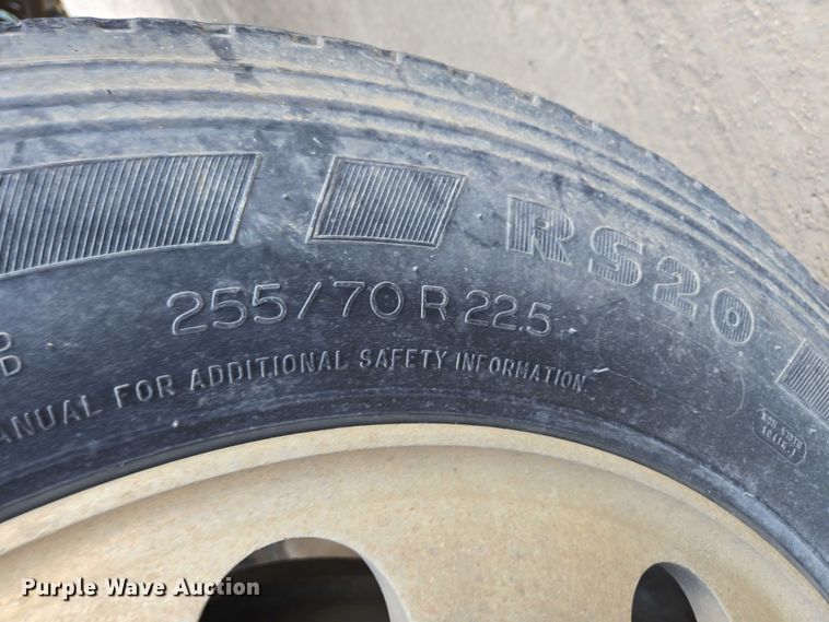 image for item DY1290 2012 Kenworth T800 semi truck