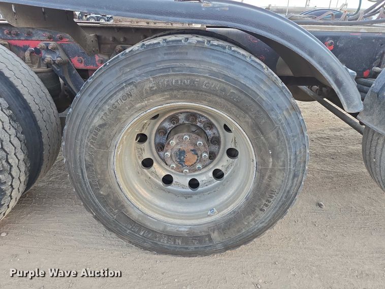 image for item DY1290 2012 Kenworth T800 semi truck