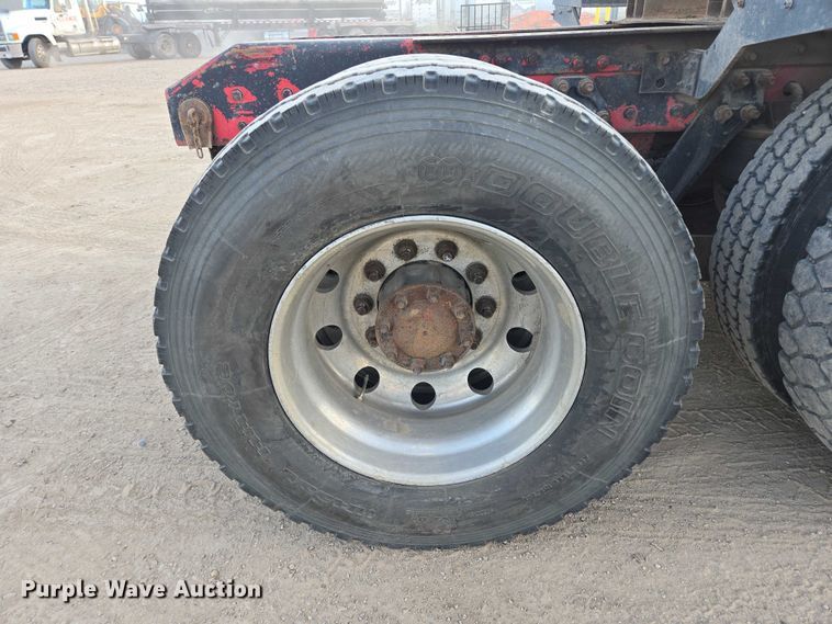 image for item DY1290 2012 Kenworth T800 semi truck