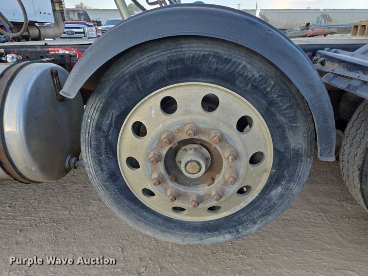 image for item DY1290 2012 Kenworth T800 semi truck