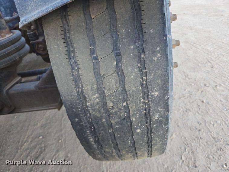 image for item DY1290 2012 Kenworth T800 semi truck