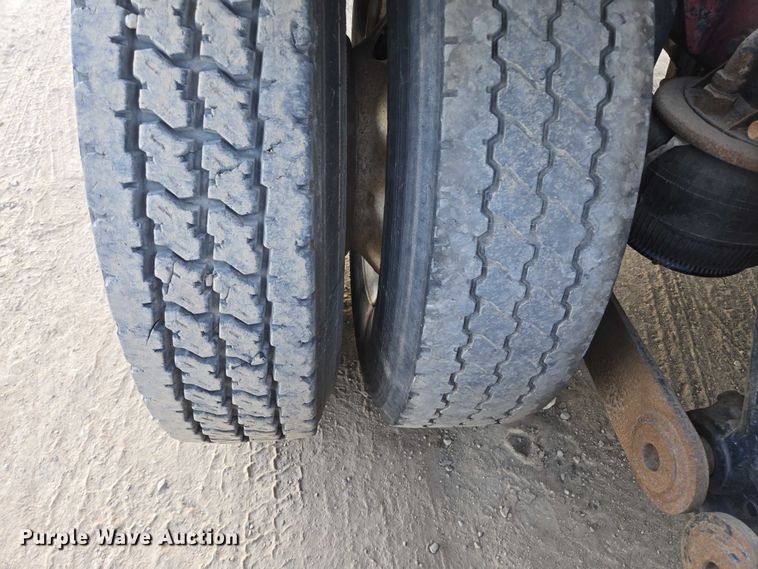 image for item DY1290 2012 Kenworth T800 semi truck