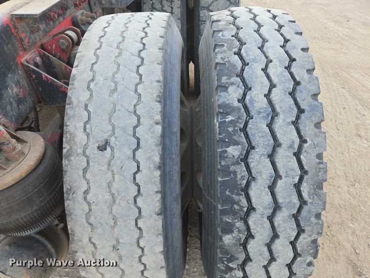 image for item DY1290 2012 Kenworth T800 semi truck