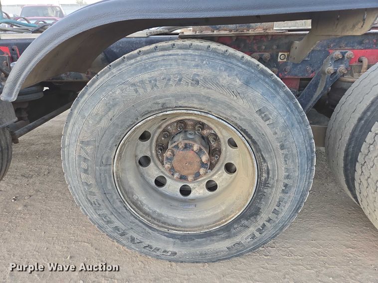 image for item DY1290 2012 Kenworth T800 semi truck