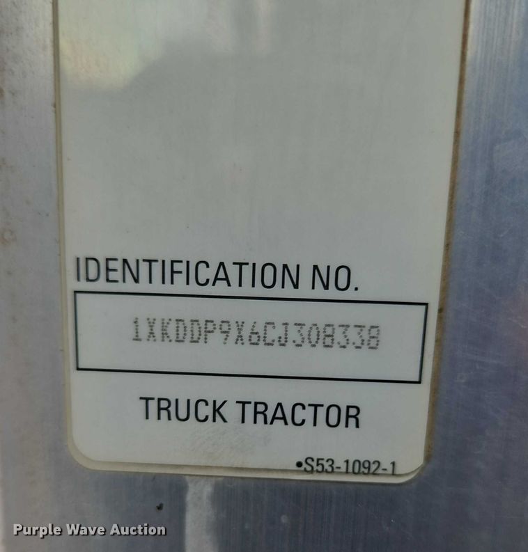 image for item DY1290 2012 Kenworth T800 semi truck