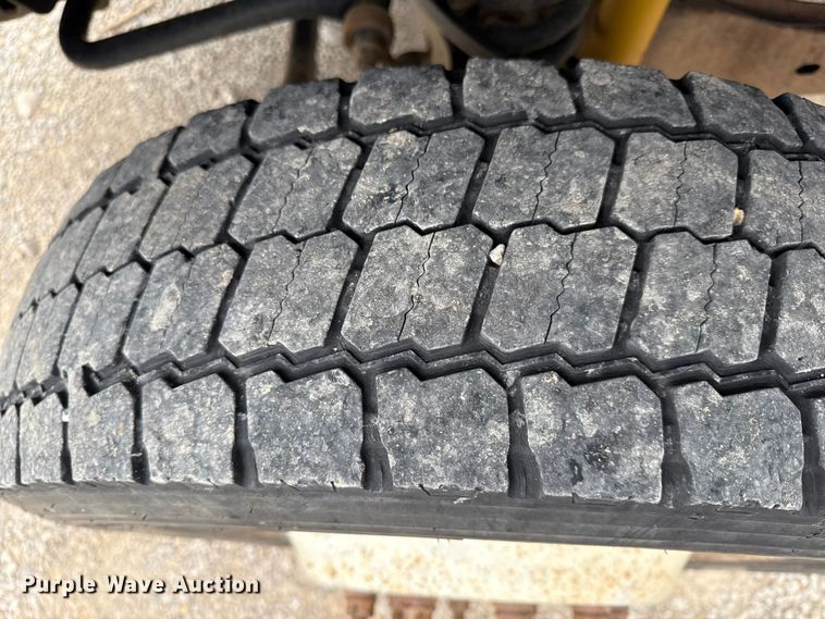 image for item DY8107 2008 Ford F450 Super Duty dump flatbed truck