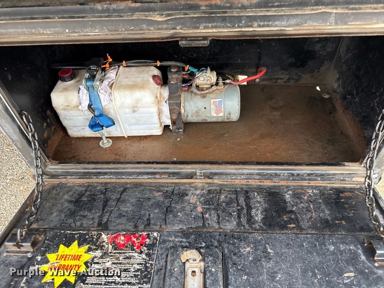 image for item DY8108 2004 Ford F650 Super Duty Crew Cab dump flatbed truck