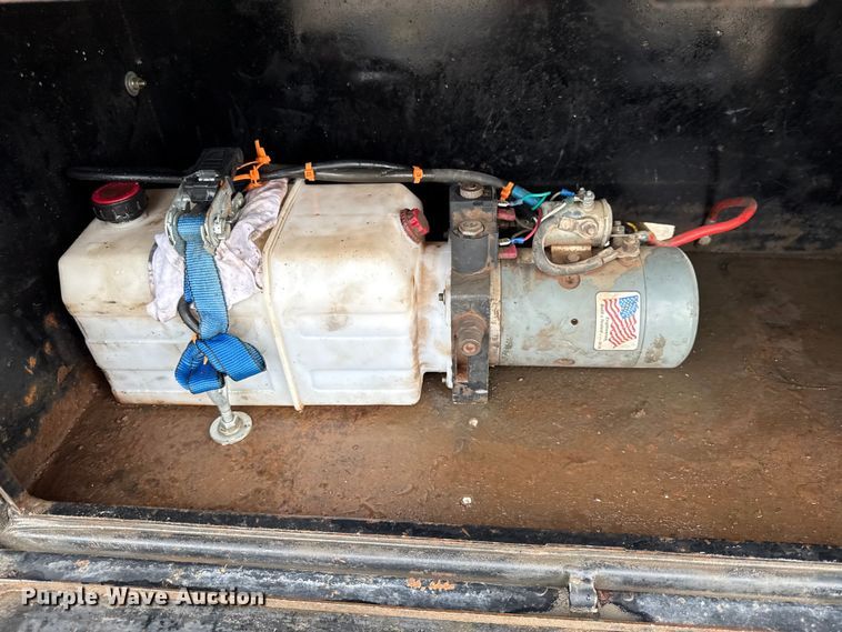 image for item DY8108 2004 Ford F650 Super Duty Crew Cab dump flatbed truck