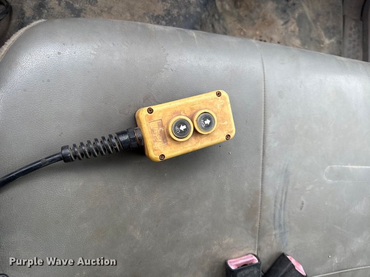 image for item DY8108 2004 Ford F650 Super Duty Crew Cab dump flatbed truck