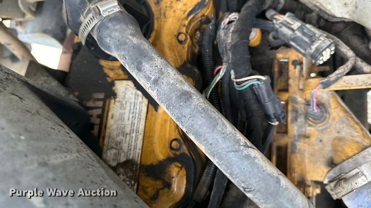 image for item DY8108 2004 Ford F650 Super Duty Crew Cab dump flatbed truck