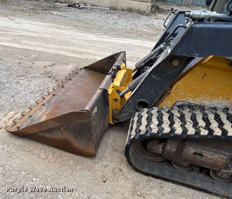 image for item DY8190 2015 John Deere 333E tracked skid steer loader