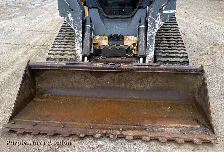 image for item DY8190 2015 John Deere 333E tracked skid steer loader