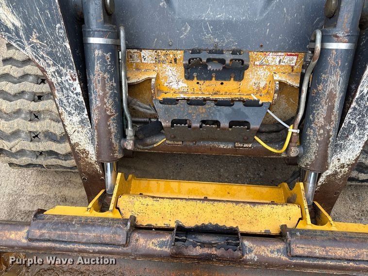 image for item DY8190 2015 John Deere 333E tracked skid steer loader