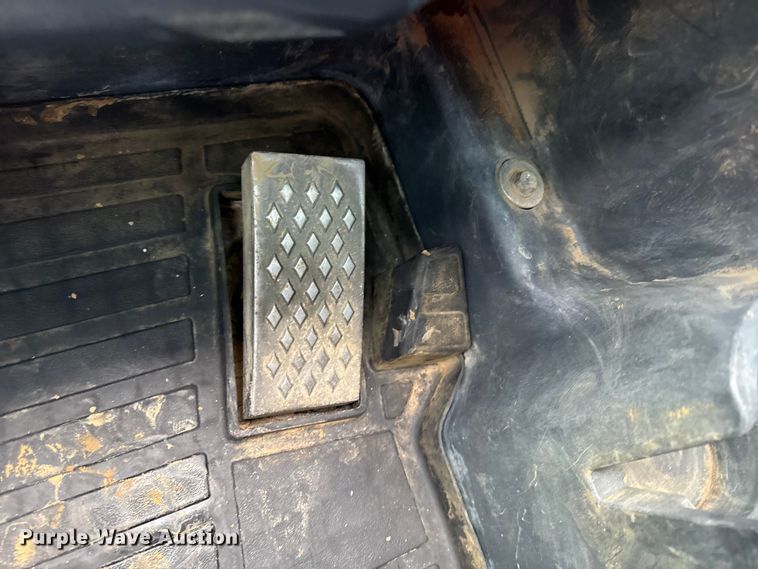 image for item DY8190 2015 John Deere 333E tracked skid steer loader