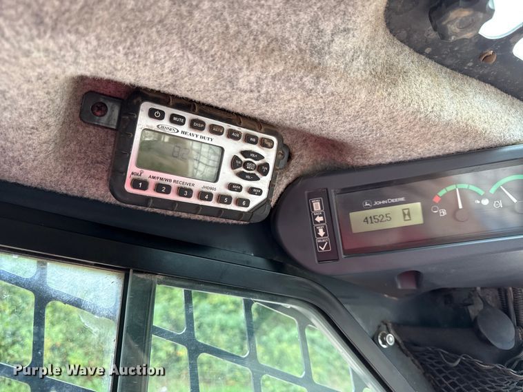 image for item DY8190 2015 John Deere 333E tracked skid steer loader