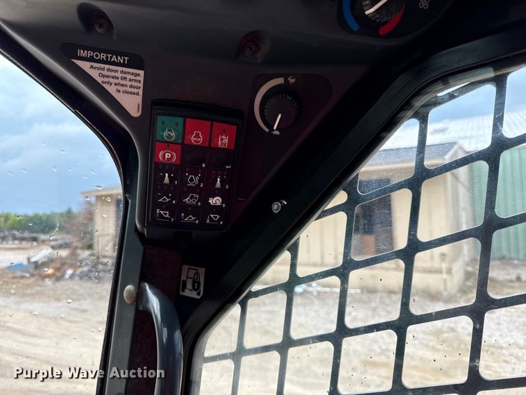 image for item DY8190 2015 John Deere 333E tracked skid steer loader