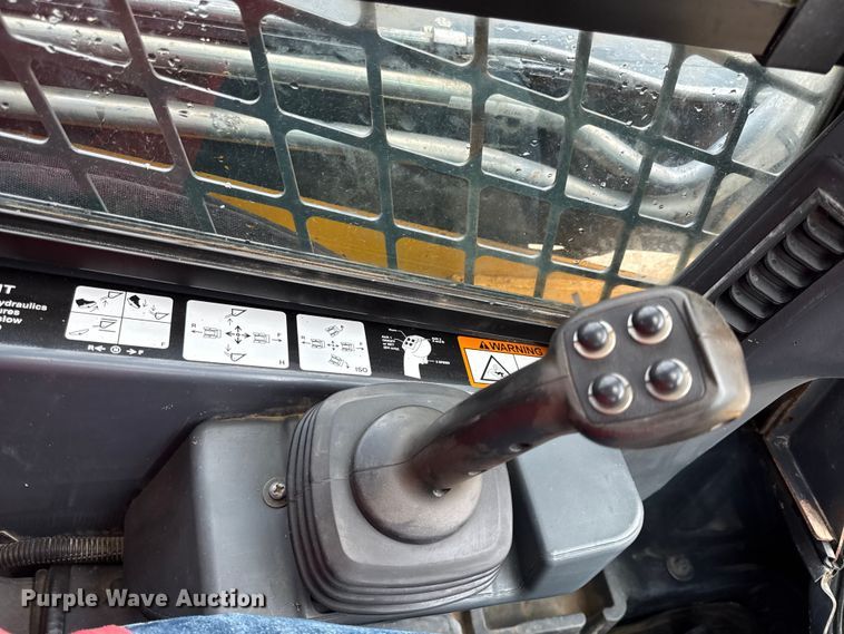 image for item DY8190 2015 John Deere 333E tracked skid steer loader