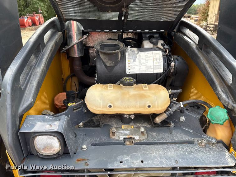 image for item DY8190 2015 John Deere 333E tracked skid steer loader