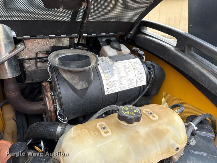 image for item DY8190 2015 John Deere 333E tracked skid steer loader