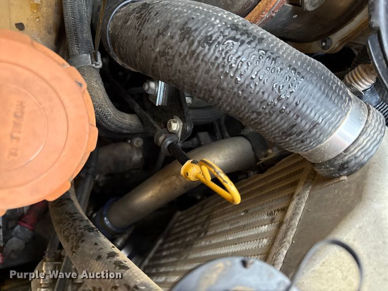 image for item DY8190 2015 John Deere 333E tracked skid steer loader