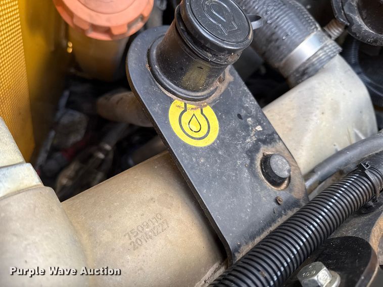 image for item DY8190 2015 John Deere 333E tracked skid steer loader