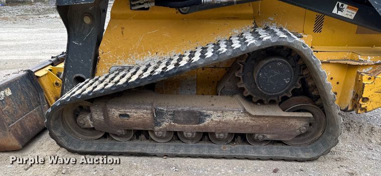 image for item DY8190 2015 John Deere 333E tracked skid steer loader