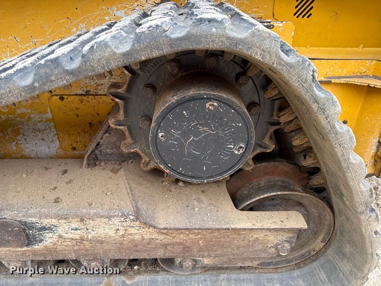 image for item DY8190 2015 John Deere 333E tracked skid steer loader