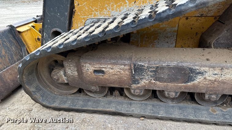 image for item DY8190 2015 John Deere 333E tracked skid steer loader