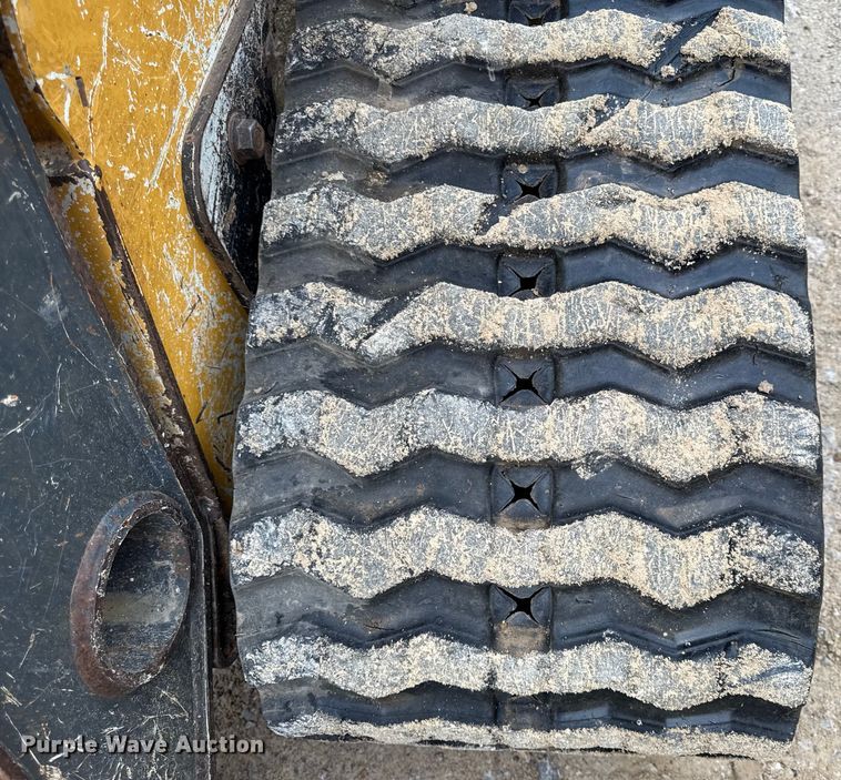 image for item DY8190 2015 John Deere 333E tracked skid steer loader