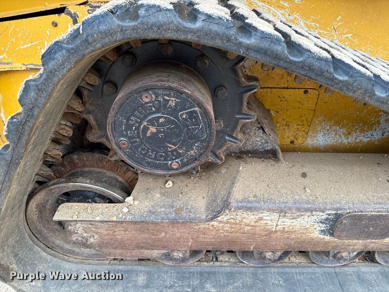 image for item DY8190 2015 John Deere 333E tracked skid steer loader