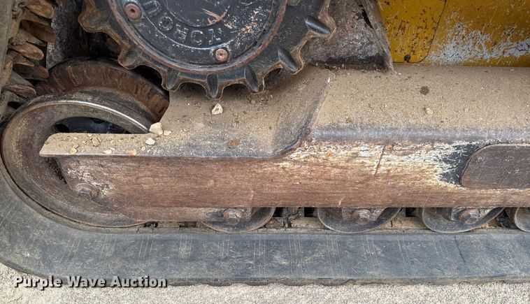 image for item DY8190 2015 John Deere 333E tracked skid steer loader