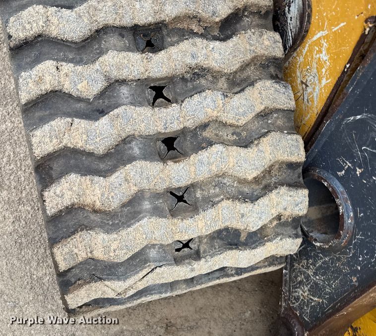 image for item DY8190 2015 John Deere 333E tracked skid steer loader