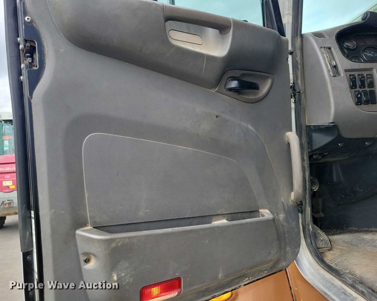 image for item DZ6517 2015 Peterbilt  PB337 utility / service truck