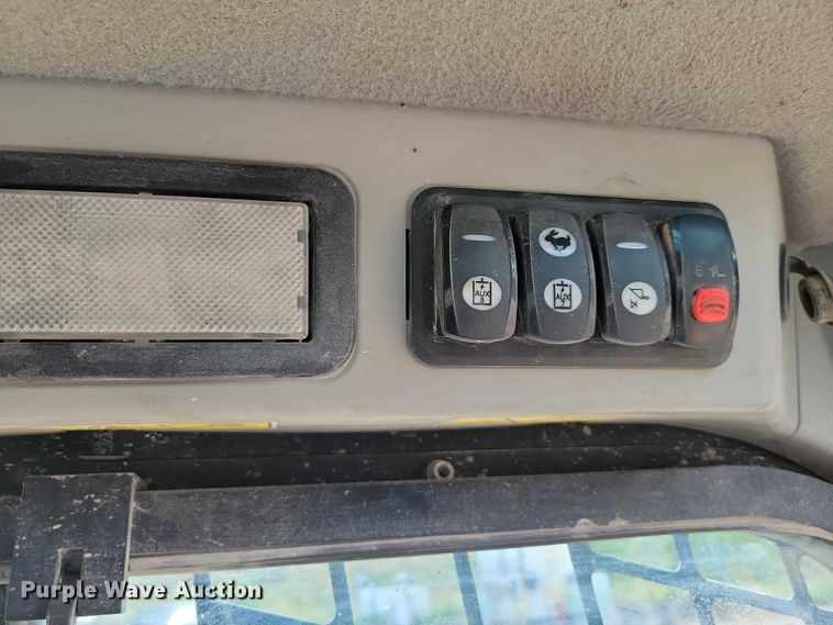 image for item DZ6596 2015 Caterpillar 279D tracked skid steer loader