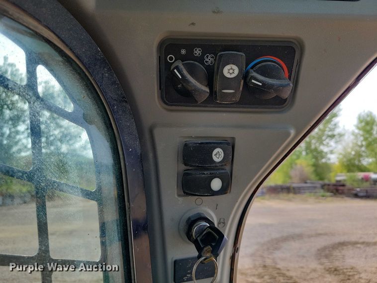 image for item DZ6596 2015 Caterpillar 279D tracked skid steer loader