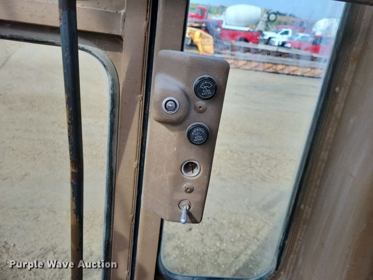 image for item DZ6599 1986 Caterpillar 140G motor grader