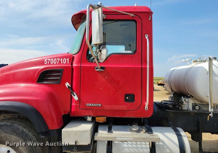 image for item DZ6605 2007 Mack Granite ready mix truck