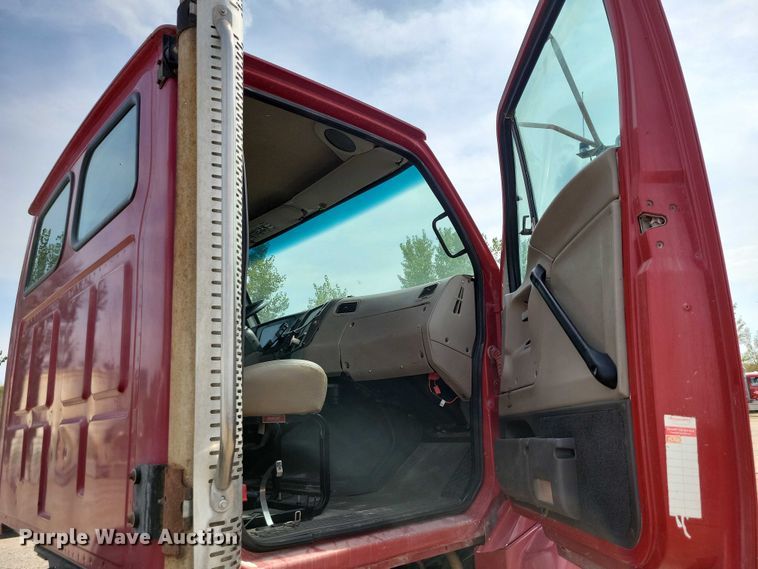 image for item DZ6606 2007 Sterling L-Line ready mix truck