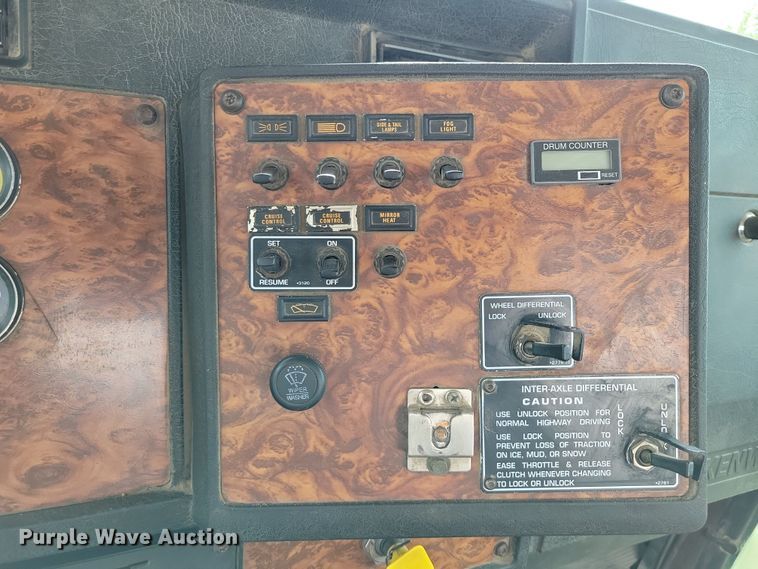 image for item DZ6607 2000 Kenworth  W900 ready mix truck