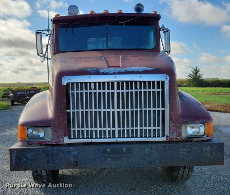 image for item DZ6613 1991 International  9400 dump truck