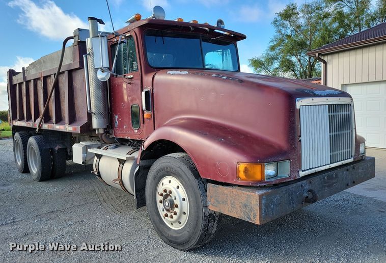 image for item DZ6613 1991 International  9400 dump truck