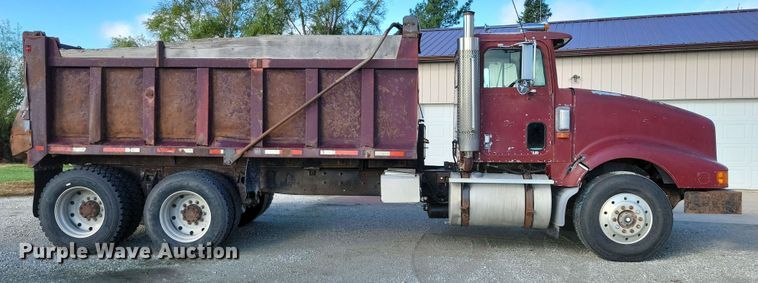 image for item DZ6613 1991 International  9400 dump truck