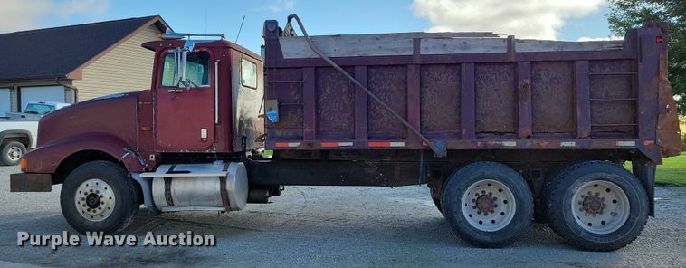 image for item DZ6613 1991 International  9400 dump truck