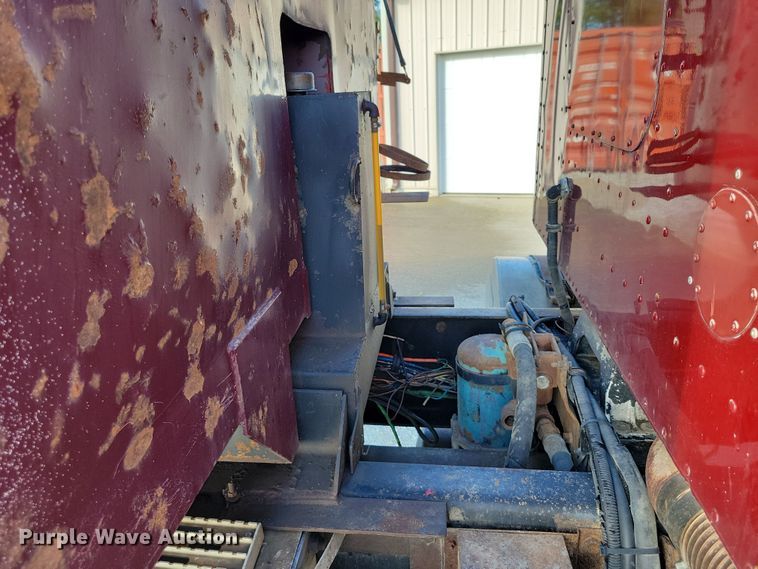 image for item DZ6613 1991 International  9400 dump truck