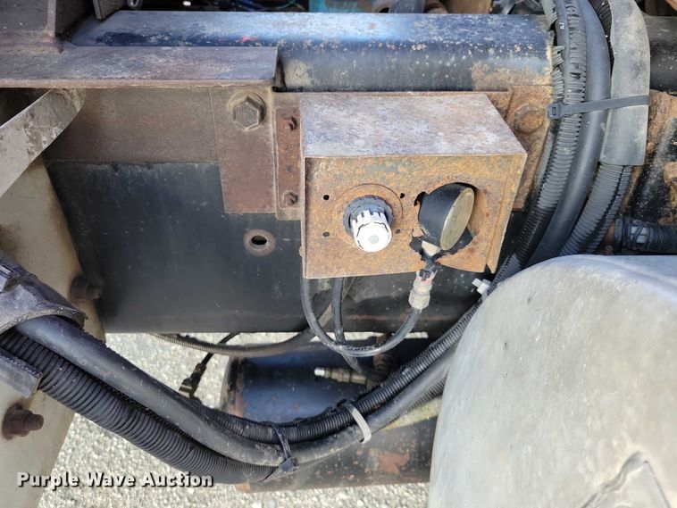 image for item DZ6613 1991 International  9400 dump truck